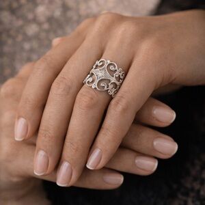 Elegant Silver Filigree Ring